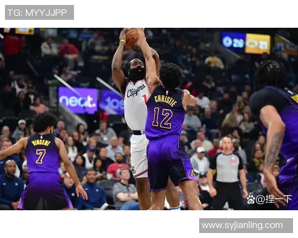 快船与湖人精彩对决回放全程回顾与赛后分析 快船与湖人精彩对决回放全程回顾与赛后分析