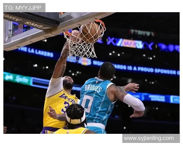 湖人队以25分优势战胜黄蜂队展现强大实力和团队配合