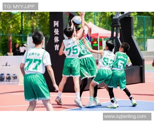 热火与小牛激战篮板大战球员拼抢展现顽强斗志与团队精神